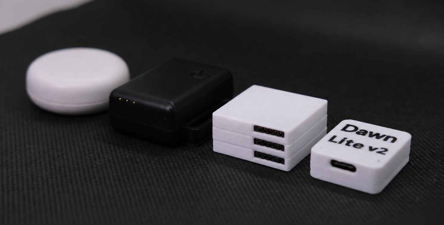 Dawn Lite v2 追蹤器產品靜物照
